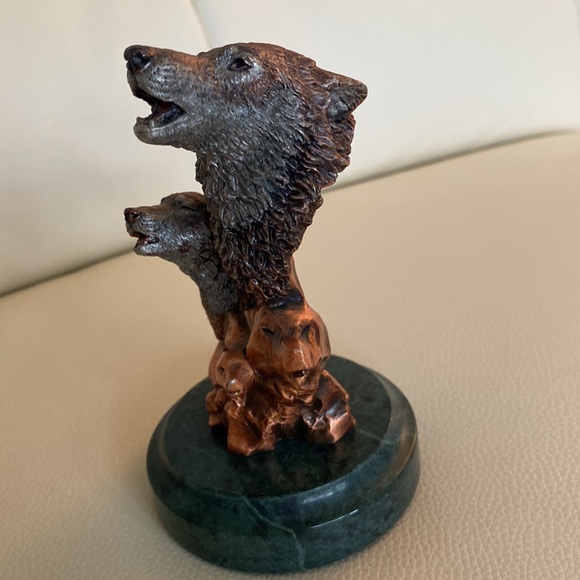 Kitty Cantrell’s “Wild Music” Wolf Sculpture - Picture 12 of 13